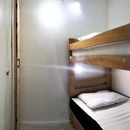 Apartment Skis Aux Pieds Avec Balcon Et Acces Piscine - Fr-1-267-235