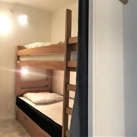 Apartment Skis Aux Pieds Avec Balcon Et Acces Piscine - Fr-1-267-235