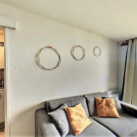 Apartment Skis Aux Pieds Avec Balcon Et Acces Piscine - Fr-1-267-235 Le Corbier