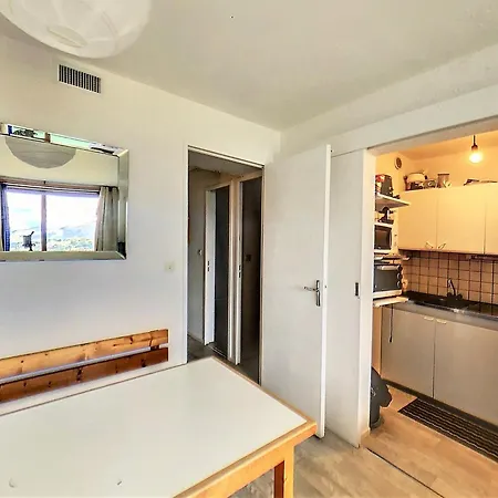 Skis Aux Pieds Avec Balcon Et Acces Piscine - Fr-1-267-235 * Le Corbier