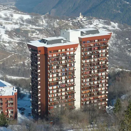 Skis Aux Pieds Avec Balcon Et Acces Piscine - Fr-1-267-235 Apartment